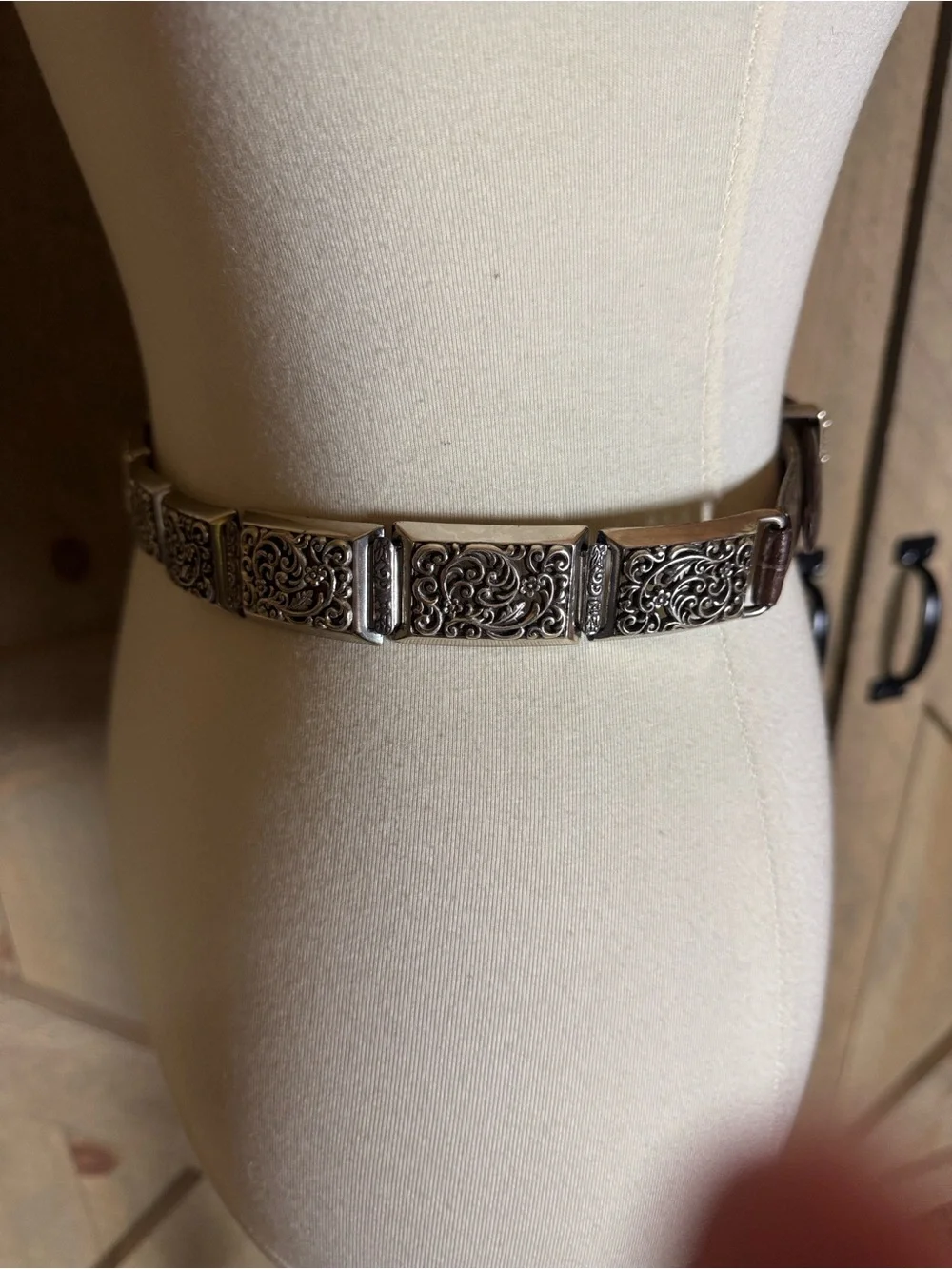 Brighton Brown croc embossed Leather Belt with silver tone scrolls Size Small